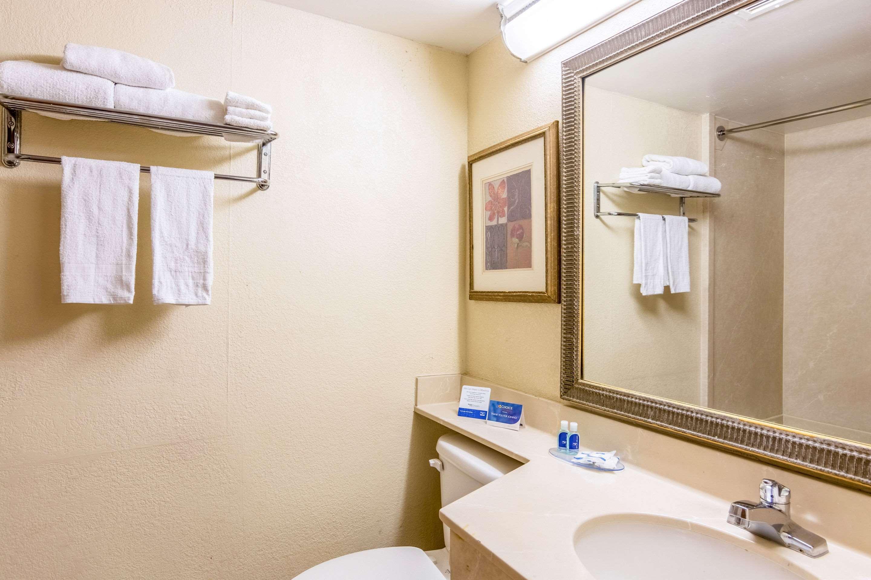 Rodeway Inn Central ريتشموند المظهر الخارجي الصورة